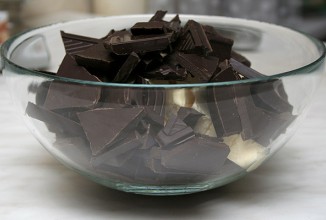 Шоколадные кексы с жидкой начинкой - приготовление
