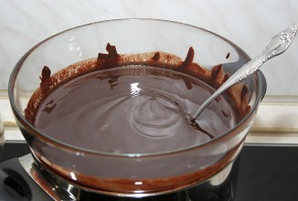 Шоколадные кексы с жидкой начинкой - приготовление
