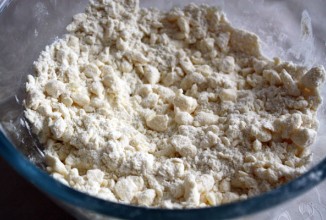 Творожные кольца с куриным салатом - приготовление