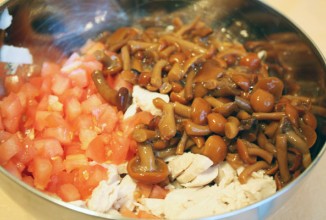 Творожные кольца с куриным салатом - приготовление