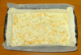 Слоеный пирог с сардинами - приготовление