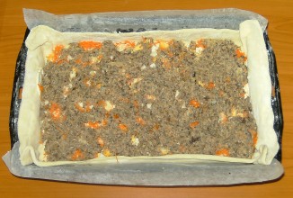 Слоеный пирог с сардинами - приготовление