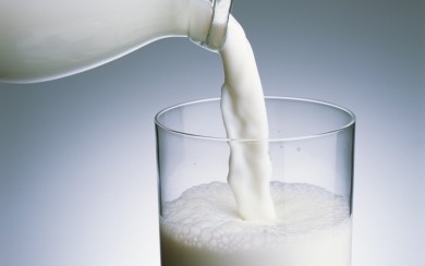 Цельное молоко не влияет на вес
