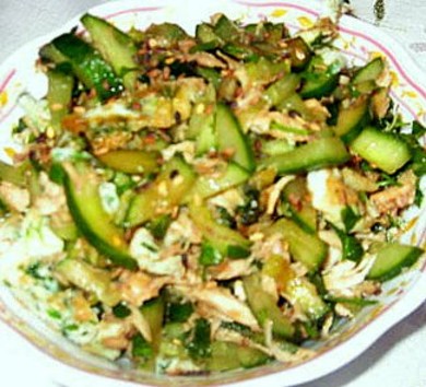 Куриный салат с огурцом