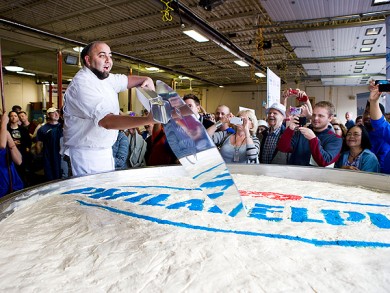 В США приготовили самый большой чизкейк в мире