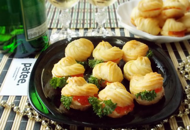 Профитроли с красной икрой рецепт