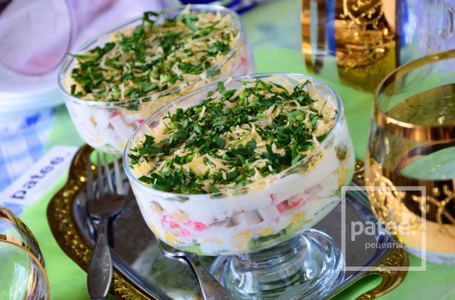 салат с крабовыми палочками и сыром и чипсами рецепт