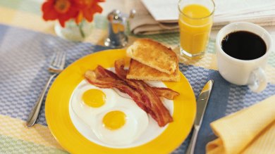 Завтрак с высоким содержанием белка помогает женщинам контролировать уровень глюкозы в крови