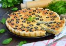 Луковый киш с маслинами