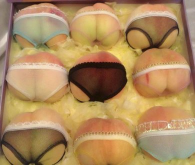 В Китае продают персики в белье