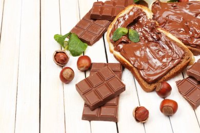 Шоколад, орехи и вино могут предотвратить хрупкость костей
