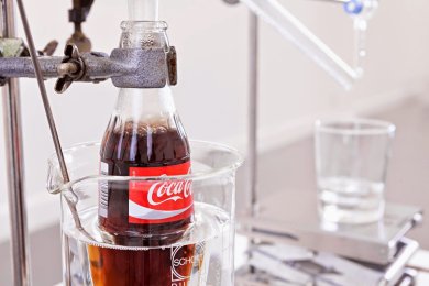 Создан аппарат, превращающий Coca-Cola в воду