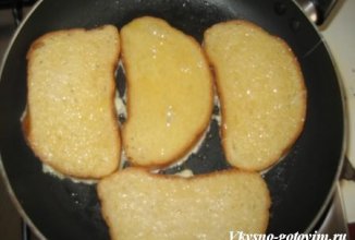 Хлеб жареный в яйцах рецепт