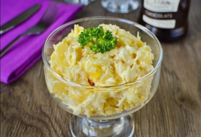 Салат нежный с ананасом и курицей слоями рецепт с пошагово Салат нежный с ананасом и курицей слоями рецепт с пошагово