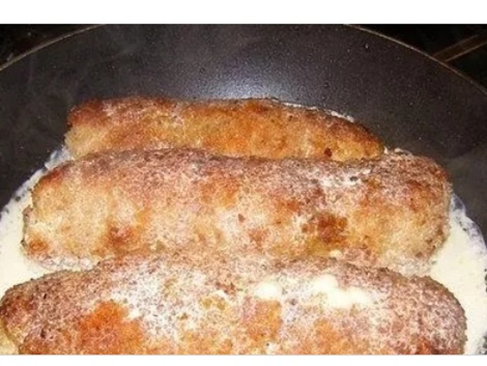куриные рулетики с грибами и сыром в сметанном соусе