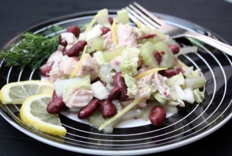 Салат из фасоли с курицей