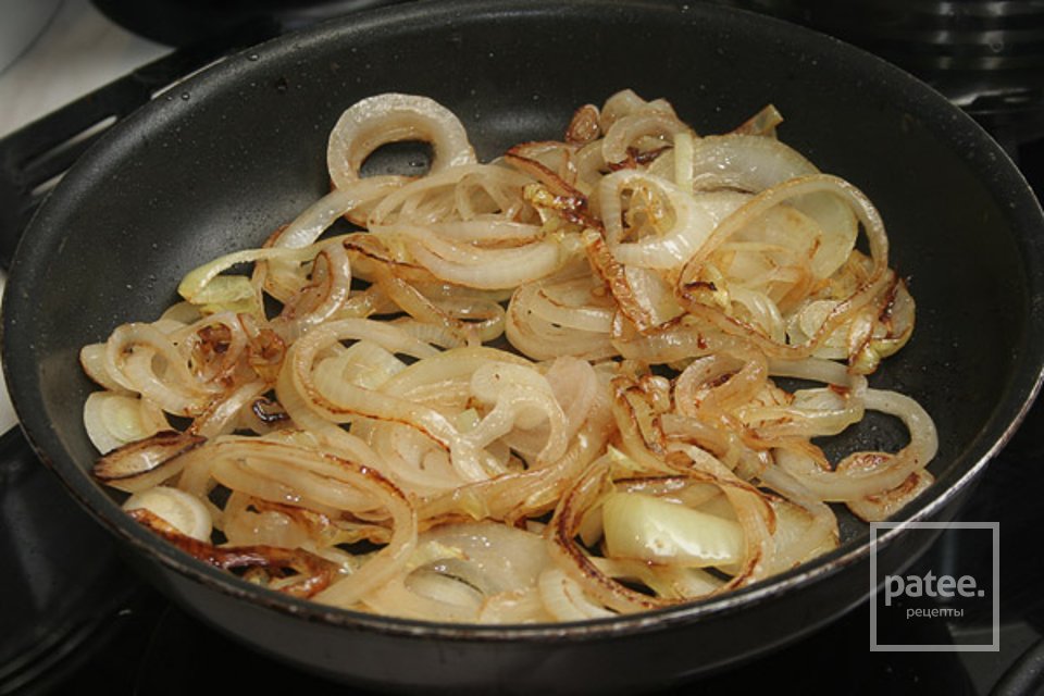 Запеченые караси с луком - Шаг 1