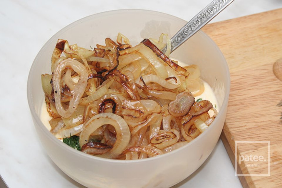 Запеченые караси с луком - Шаг 6