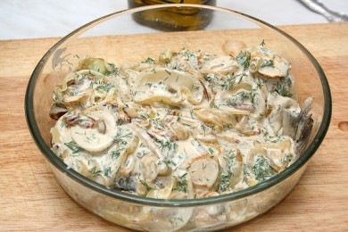 Запеченые караси с луком - приготовление