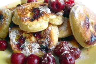 Оладьи с вишней