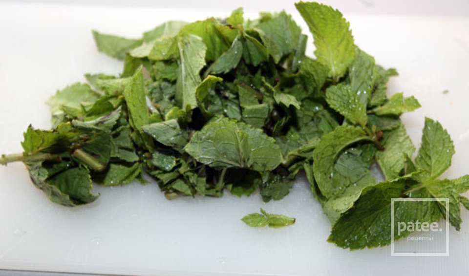 Холодный чай с мятой и яблоком - Шаг 1