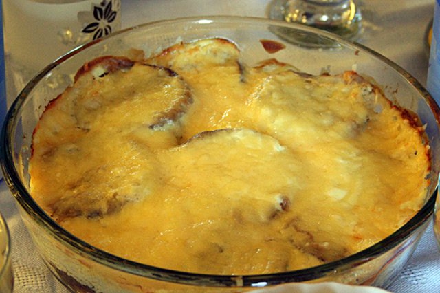 Пикантные баклажаны запеченные с сыром