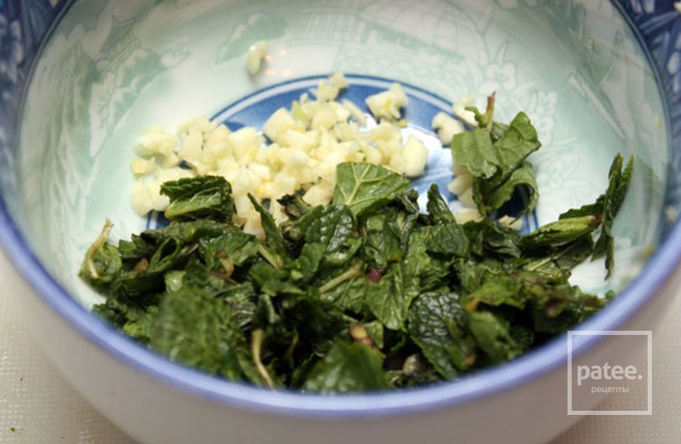 Мятный салат из огурцов с креветками и авокадо - Шаг 4