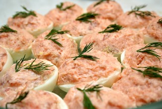 Фаршированные яйца с сардинами