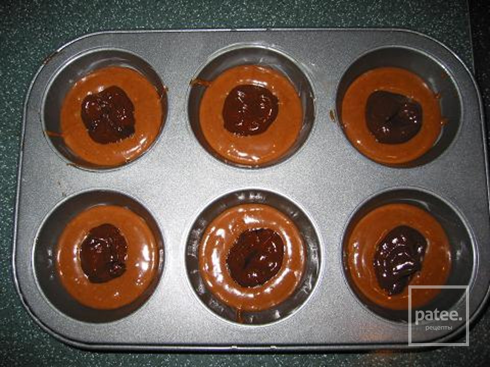 Шоколадные маффины с кофейной начинкой - Шаг 3