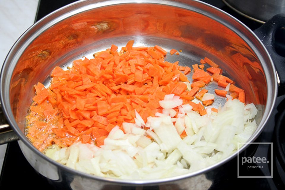 Тушеная капуста с копченостями - Шаг 3