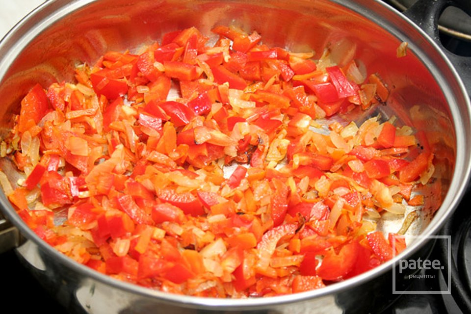 Тушеная капуста с копченостями - Шаг 5