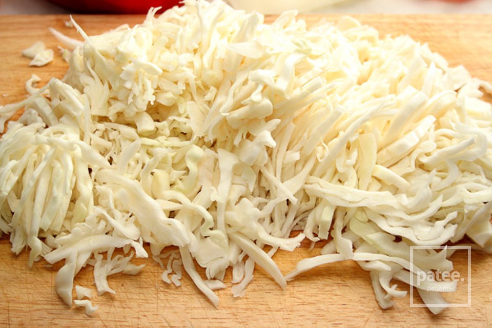 Тушеная капуста с копченостями - Шаг 9