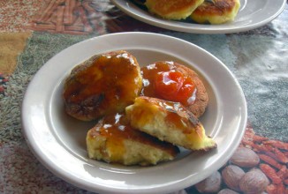 Сырники с вяленой грушей