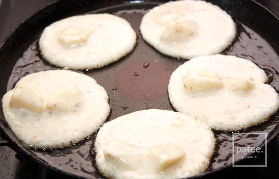 Оладьи с яблоками - Шаг 4