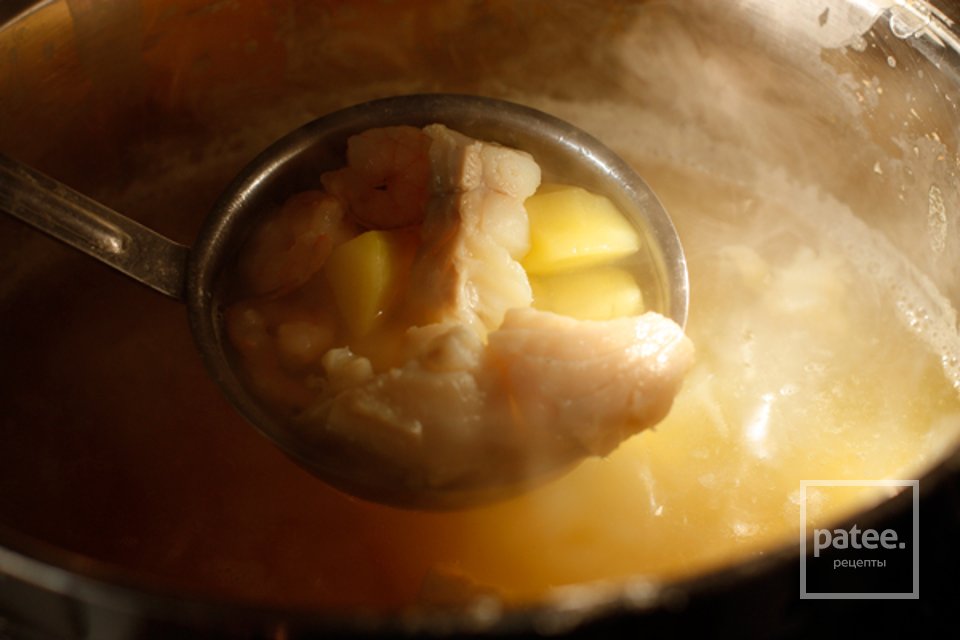 Рыбный суп с креветками - Шаг 6