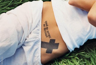 Анджелина Джоли посвятила 13-ю татуировку Брэду Питту