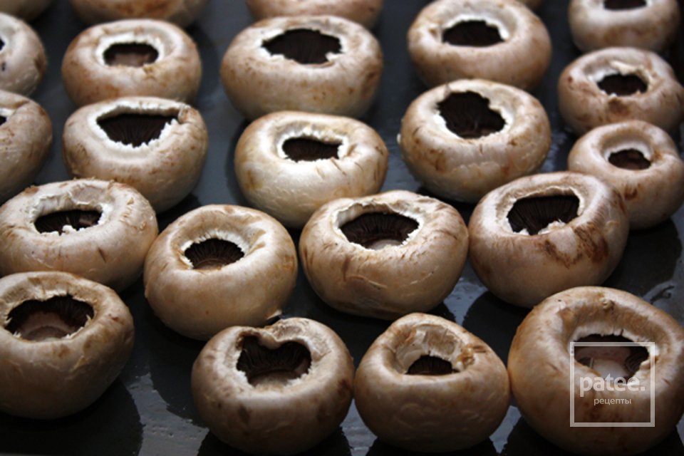 Фаршированные шампиньоны - Шаг 1