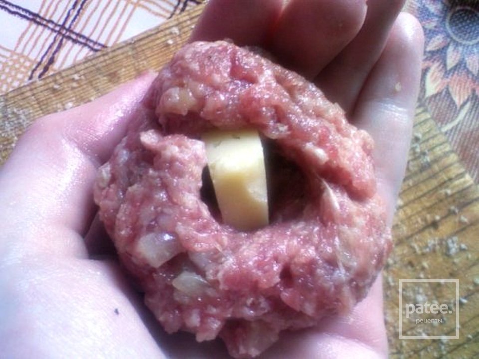  Котлеты с сырной начинкой - Шаг 3