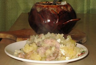 Мясо в горшочках