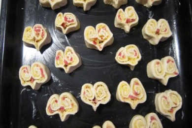 Слоеные сердечки с сыром - Шаг 6