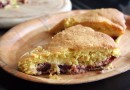 Кукурузный пирог со сливой
