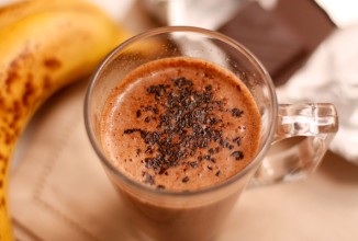 Горячий банановый коктейль с шоколадом