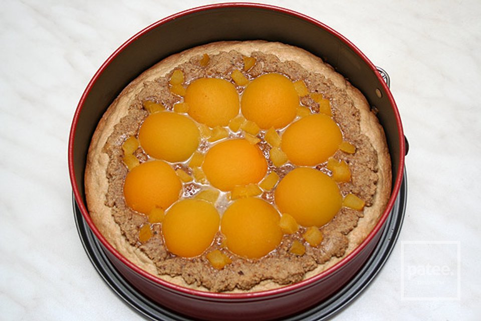 Ореховый пирог с абрикосами - Шаг 6