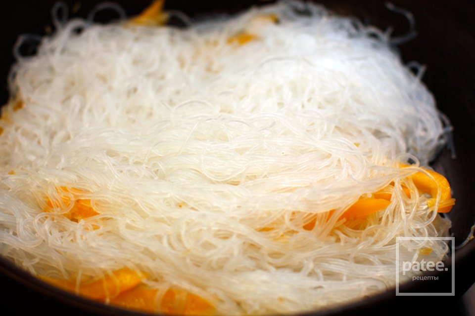 Фунчоза с креветками - Шаг 4