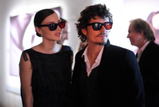 Беременная Миранда Керр впервые вышла в свет