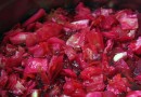 Капуста маринованная со свёклой