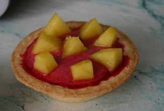 Вишневые пирожные в тарталетках