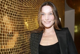 Карле Бруни советуют отложить сольную карьеру