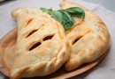 Закрытая пицца кальцоне с овощами