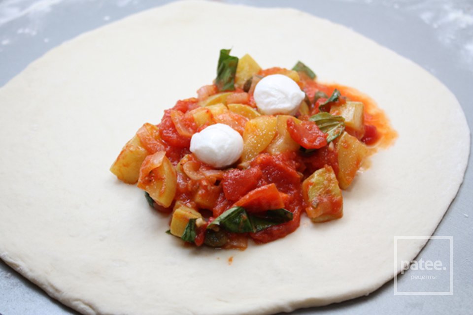 Закрытая пицца кальцоне с овощами - Шаг 6